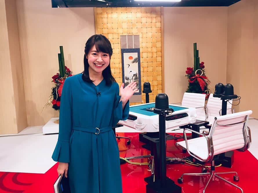 林美沙希さんのインスタグラム写真 - (林美沙希Instagram)「仕事はじめは、 AbemaTVの”新春オールスター麻雀大会2019”でした✨ Jチャンネルは明日からです♫  #アベマtv#新春オールスター#麻雀大会#2019#どの写真も#楽しそう#最後は#解説の#村上淳さん#衣装#青色ワンピース#ドットブラウス#rooneytokyo」1月4日 0時12分 - misaki0hayashi