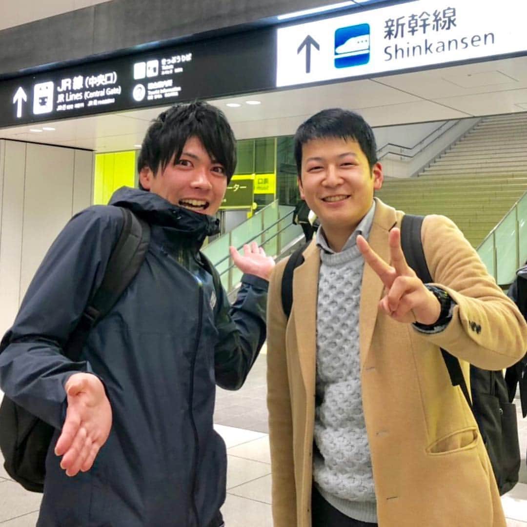 京面龍太郎のインスタグラム：「. 年越しからざっくり振り返り… . 【1枚目】同期の広島テレビ・澤村優輝アナと。 刺激になる同期がいるって良いことですね。 （2019年の目標は『彼女を作ること』らしい…） . 【2枚目】毎年恒例、家族で出雲の国へ初詣。 （出雲大社にも行ったんですが写真撮り忘れました…） . 【3枚目】そこで幸先の良い滑り出し。 . 【4枚目】おみくじの結果を受け、早速、煩悩に溢れたご覧の表情。 （油断せず身を過たぬ様に致します…）」
