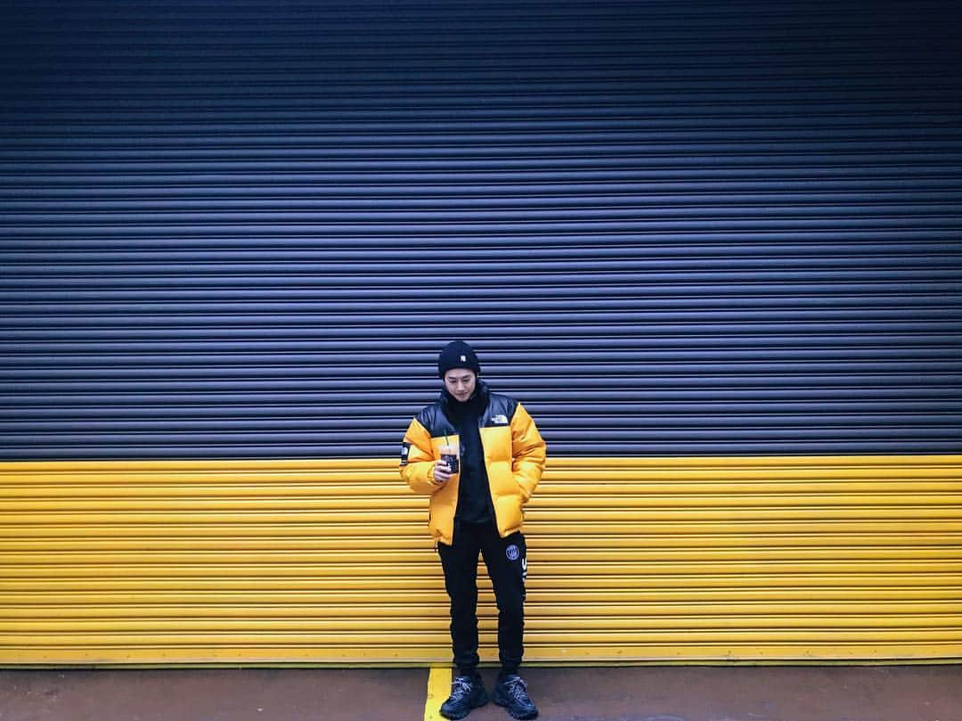 スホさんのインスタグラム写真 - (スホInstagram)「🖤💛」1月4日 4時10分 - kimjuncotton