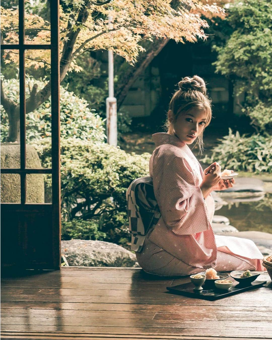 ローラさんのインスタグラム写真 - (ローラInstagram)「明けましておめでとうございます⛩🌅🎍🇯🇵 今年も皆様にとって素晴らしい1年になりますように🙏」1月4日 7時21分 - rolaofficial