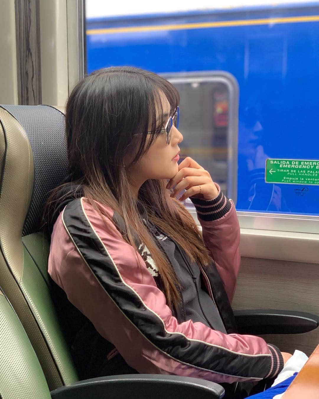 入山杏奈さんのインスタグラム写真 - (入山杏奈Instagram)「Buen viaje con @perurail 💙#LaMagiaEmpiezaABordo #PeruRail #PeruRailExpedition #PeruRailVistadome」1月4日 10時18分 - iamannairiyama