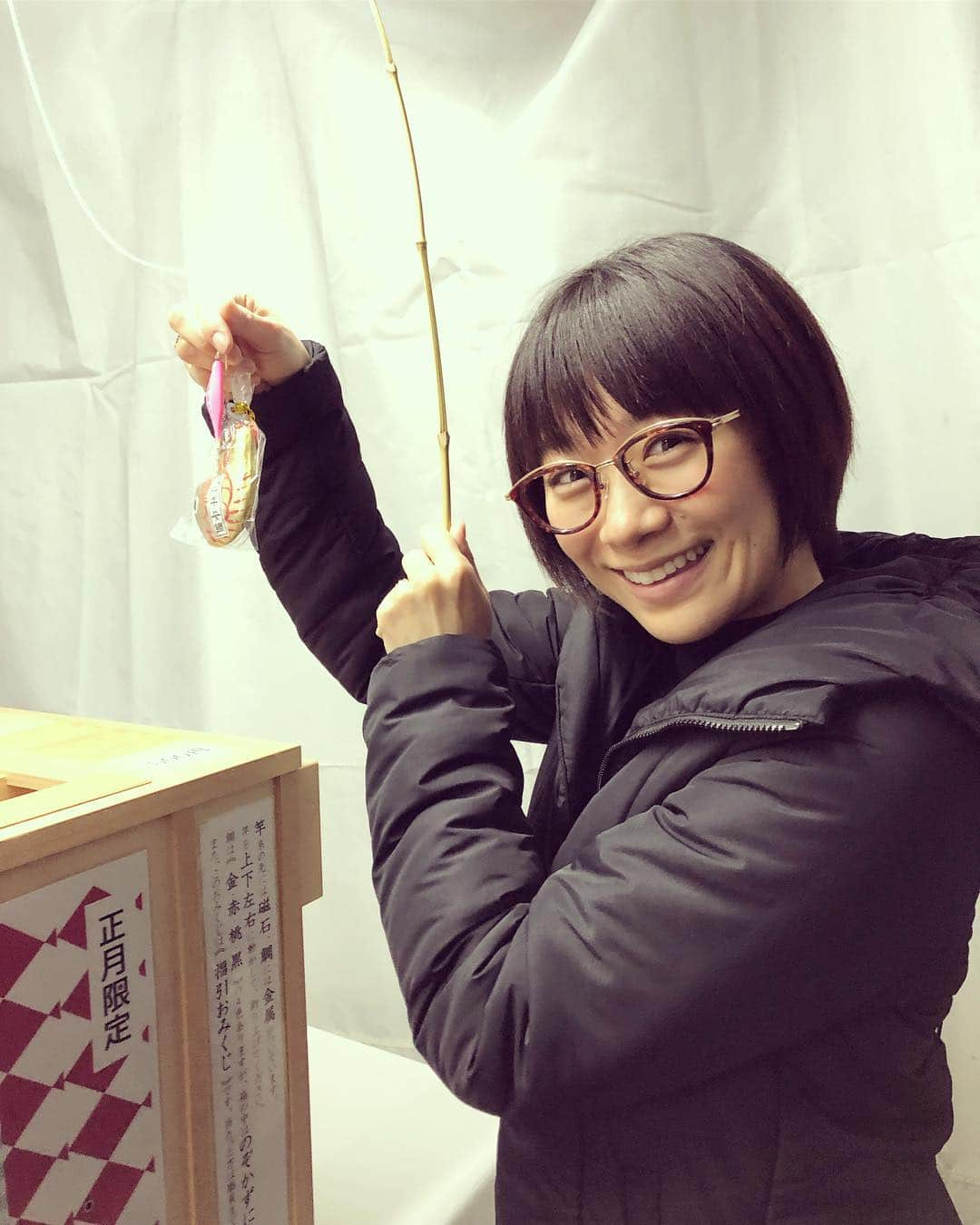 時東ぁみさんのインスタグラム写真 - (時東ぁみInstagram)「一年安鯛みくじ🐟 ・ 金の鯛はレアらしい！！ 今年良い事絶対あるっ！！ ・ #時東ぁみ #初詣 #美保神社 #mihoshrine #島根 #shimane #一年安泰 #一年安鯛みくじ #鯛みくじ #金 #gold #絶対良い事ある #魚釣り」1月4日 11時08分 - amitokito