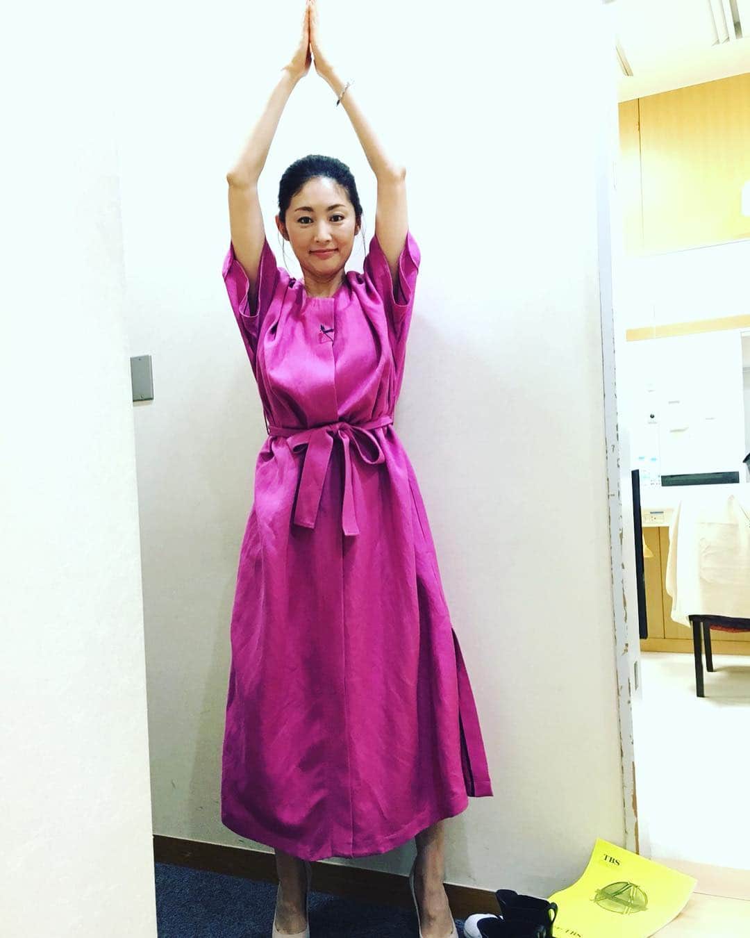 常盤貴子さんのインスタグラム写真 - (常盤貴子Instagram)「本日、23:15から『A-studio』ですっ！  普段の私を暴かれる〜っ💦  ご協力くださった皆様、ありがとうございました。 鶴瓶さん、川栄さんの優しくって、あたたかい雰囲気にどんどん緊張がとけていきました♫ が、それゆえ…醜態をさらしてないといいのですが🌀  #A-studio #goodwife  #グッドワイフ」1月4日 11時19分 - takakotokiwa_official