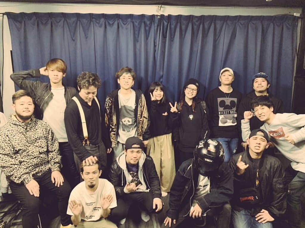 ユウイチのインスタグラム：「昨日はドラム会でした。 東京行く前に最後に知り合いのドラマー全員で集まりたいなー思って声かけたら予想以上に沢山集まってくれて。。 自分が高校の時からお世話になってる先輩から割りと最近知り合った後輩までみんなで集まれて凄く刺激的な時間でした(__) 東京に行ったら今よりもヤバいドラマーになって帰って来れるよう頑張ります!! #drum #drums #drumday #practice #dw9000xf #dwdrums #zildjian #zildjiancymbals #wincent #wincentsticks #jordan #nike #newbalance #okinawa #japan #沖縄 #ドラマー #ドラム #roland #td_30 #spdsx #civilianskunk #シベスカ #aspr #アサプラヘッド」