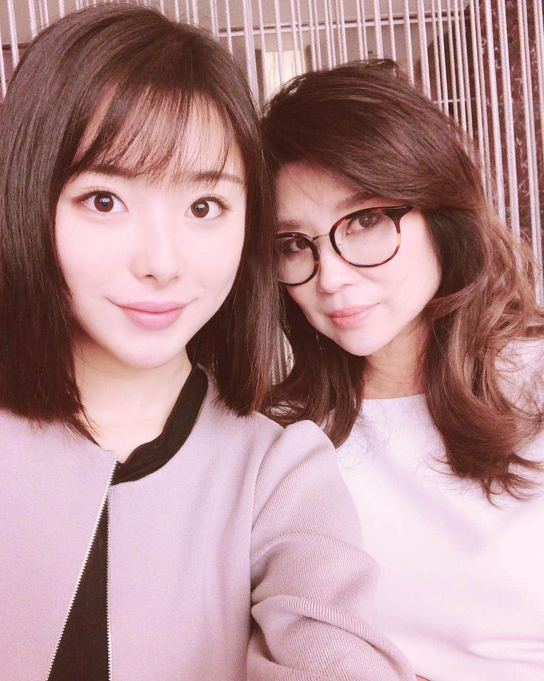 のインスタグラム：「ママとランチ💕 今年も1年ありがとう💕 今年も栄養バランス満載ご飯 宜しくお願いします😊 . . #ロイヤルパークホテル #ランチ」