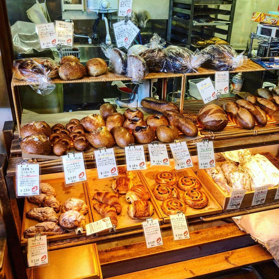 中川大志さんのインスタグラム写真 - (中川大志Instagram)「叔父がやってるパン屋です！ 小さい頃からとにかく食べてました！笑 横浜帰る前に寄って今から帰ります。 ほんと美味しいパンばかりなので豊橋に来た際は是非お立ち寄り下さい！ #パン屋#ラムワソン#豊橋#駅前」1月4日 12時53分 - taishi_nakagawa