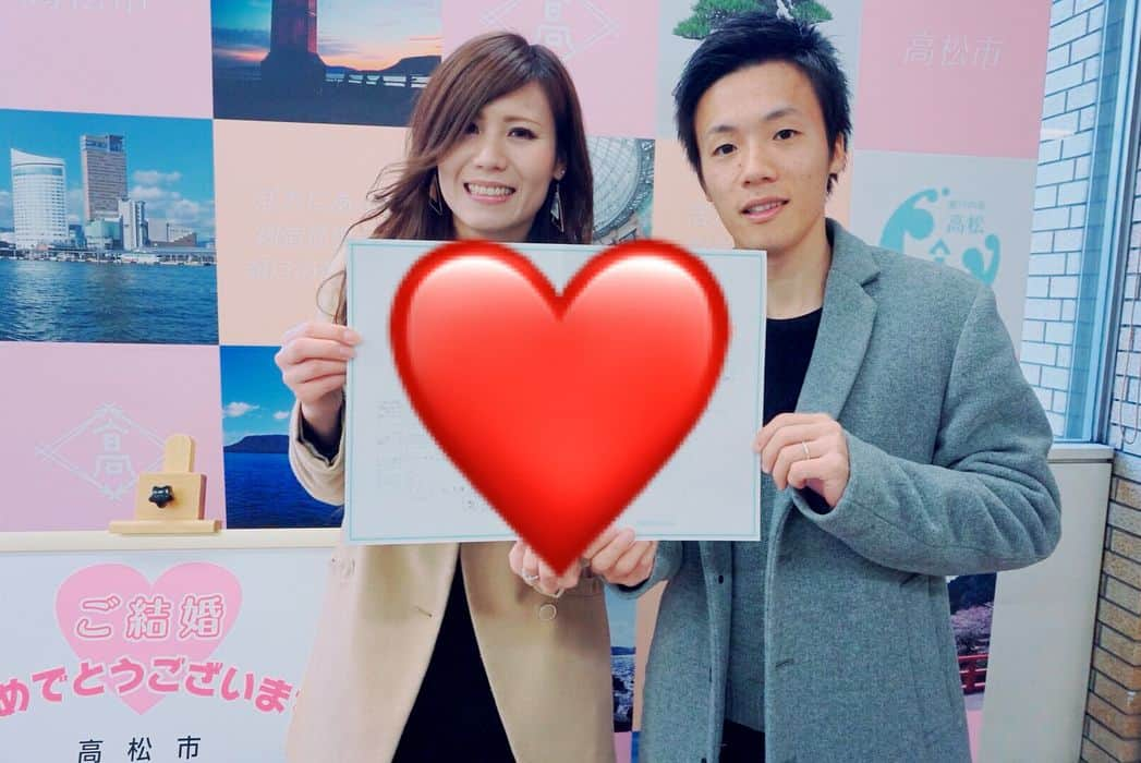 坂井志帆さんのインスタグラム写真 - (坂井志帆Instagram)「【ご報告】 💍2018.12.28💍💕 無事入籍致しまして 辻志帆になりました(*´꒳`*)♡ ここまでくるのに支えてもらった友人や家族や皆様に本当に感謝しています😢💕 まだまだ未熟な二人ですが、笑顔の絶えないあたたかい家庭を築いていきたいと思います(*´꒳`*)💕 今後とも宜しくお願います❤️ #入籍#結婚#夫婦#Tiffany#ティファニー#ティファニーの婚姻届#笑顔#家庭#宜しくお願います#感謝」1月4日 13時07分 - shiiihooo7