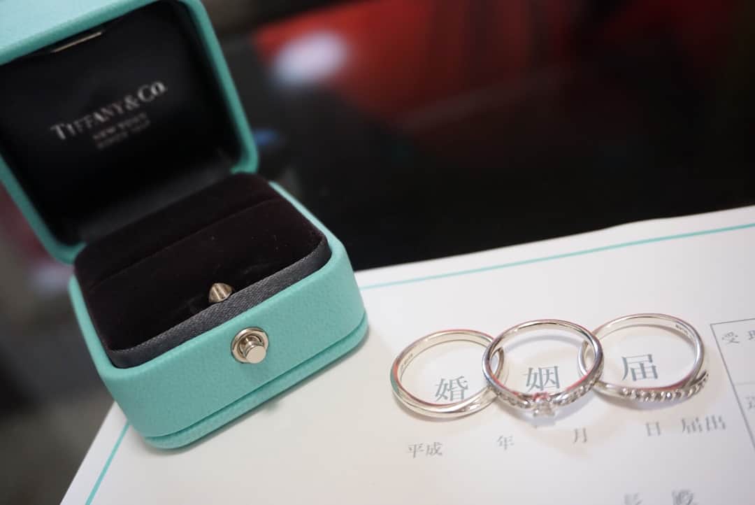 坂井志帆のインスタグラム：「【ご報告】 💍2018.12.28💍💕 無事入籍致しまして 辻志帆になりました(*´꒳`*)♡ ここまでくるのに支えてもらった友人や家族や皆様に本当に感謝しています😢💕 まだまだ未熟な二人ですが、笑顔の絶えないあたたかい家庭を築いていきたいと思います(*´꒳`*)💕 今後とも宜しくお願います❤️ #入籍#結婚#夫婦#Tiffany#ティファニー#ティファニーの婚姻届#笑顔#家庭#宜しくお願います#感謝」