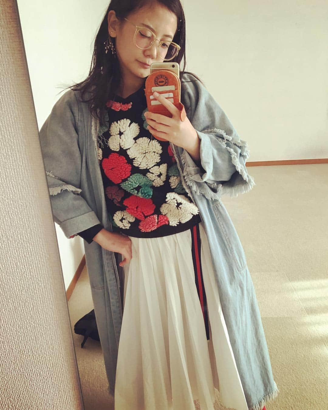 千眼美子さんのインスタグラム写真 - (千眼美子Instagram)「今日の私服。 #goldensea #spraypremium  #wego #tsumorichisato  #meパーセント #コーデ #私服 #古着 #トレーナー #スカート」1月4日 13時15分 - yoshiko_sengen