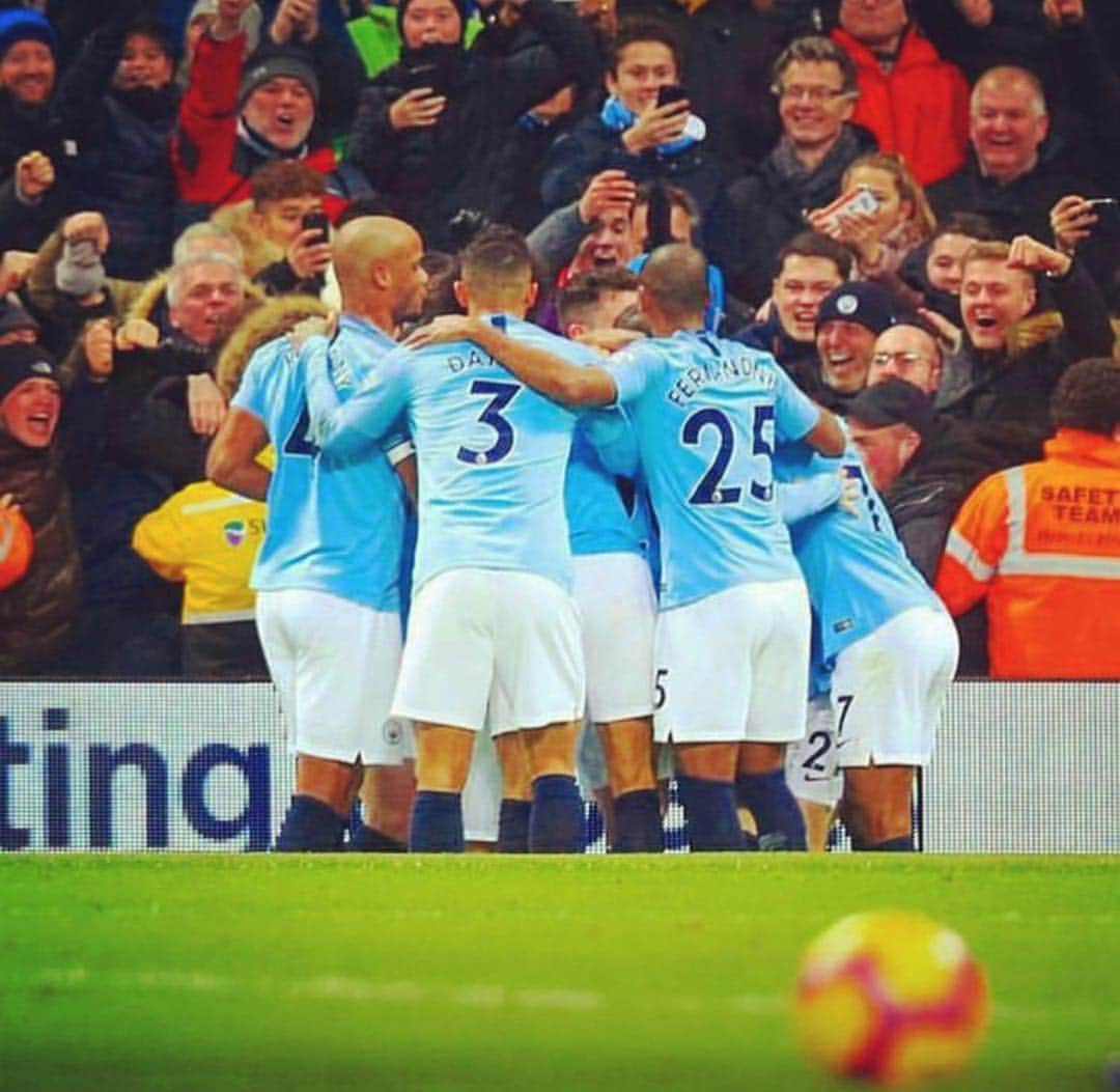 ヴァンサン・コンパニのインスタグラム：「Last night will be remembered. Love to our fans who pushed us throughout. Together we can go above and beyond. #ManCity」