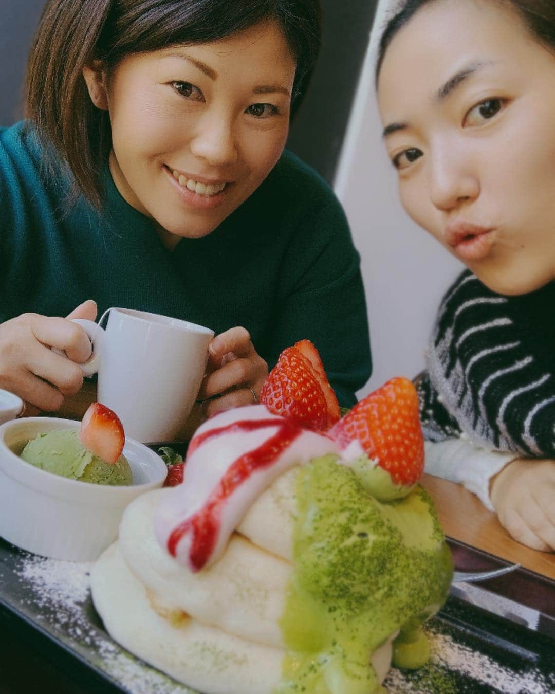 笠りつ子さんのインスタグラム写真 - (笠りつ子Instagram)「昨日からABとしかあってない🥰🥰 #居心地が良い。  カレーたべて、シチューたべて グルテンフリーのパンケーキたべて、 めちゃくちゃ🥺🥺 ここのパンケーキ美味しかった🥞😋 #リズラボキッチン銀座 #銀座古川  #グッバイ日本」1月4日 16時18分 - ryuritsuko