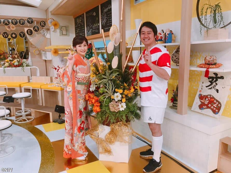 日本テレビ系『シューイチ』さんのインスタグラム写真 - (日本テレビ系『シューイチ』Instagram)「. 遅ればせながら… 明けましておめでとうございます🌅 1日放送の新春シューイチはご覧頂けましたでしょうか❓ 当日アップできなかった写真をお届けします📸 ストーリーに気合いたっぷり動画もあげております🏉😆 . シューイチは6日から通常営業です📡 上重アナ、義朗アナ、岩田アナが実況&取材に奮闘した 箱根駅伝🎽の様子をたっぷりお届け❗️ 今年もシューイチをよろしくお願い致します☺️ #シューイチ#shu1tv」1月4日 18時21分 - shu1tv