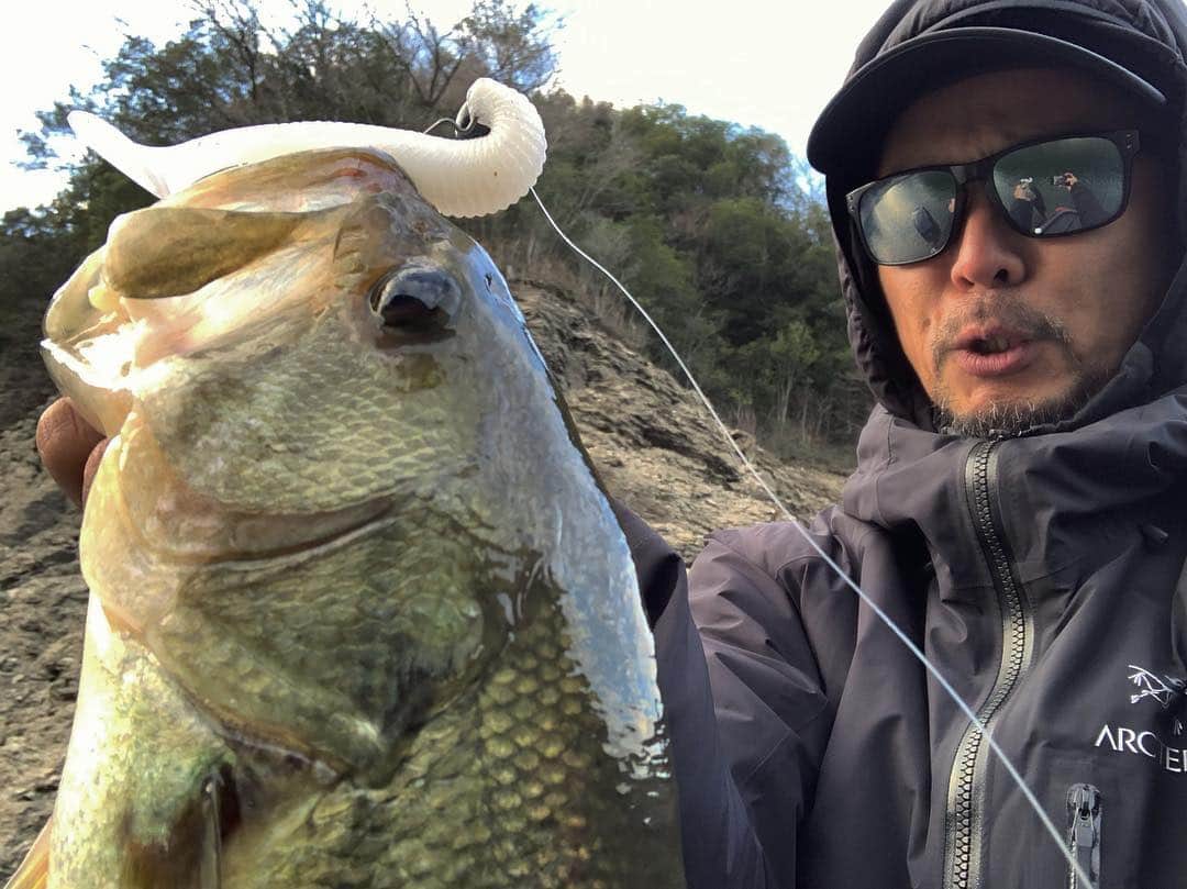 金森隆志さんのインスタグラム写真 - (金森隆志Instagram)「本日より釣り開始🎣💨 今日はフルスイングのミノストで良い釣り出来ました🙆‍♂️💮 あと、エグダマTYPEレベルのディープシューティングも🙆‍♂️♫ 寒くても、やっぱ現場は最高に気持ちいい🤙♫💨」1月4日 18時30分 - kanamori_raidjapan