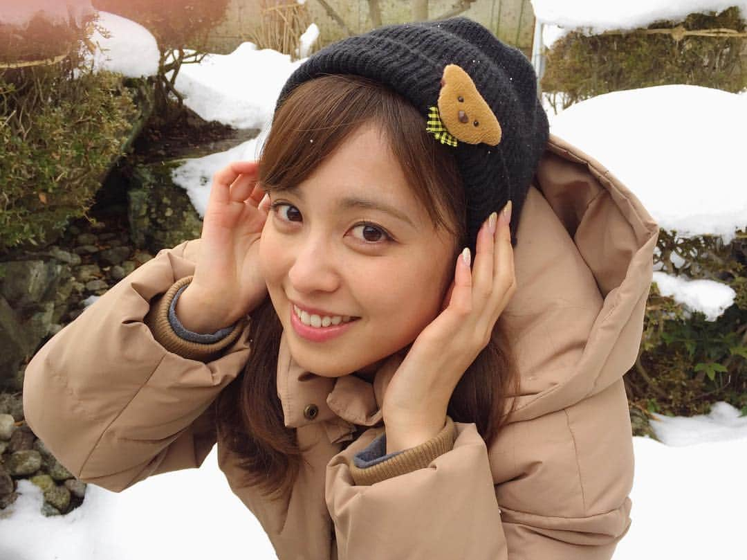 久慈暁子さんのインスタグラム写真 - (久慈暁子Instagram)「* 岩手に帰ると 辺り一面雪景色❄️ 小さい頃のニット帽を発見して かぶってみたら意外とぴったり🧸笑 愛犬の散歩も楽しかったな〜🐶 * #岩手 #帰省 #指が映る 笑」1月4日 18時41分 - kuji_akiko