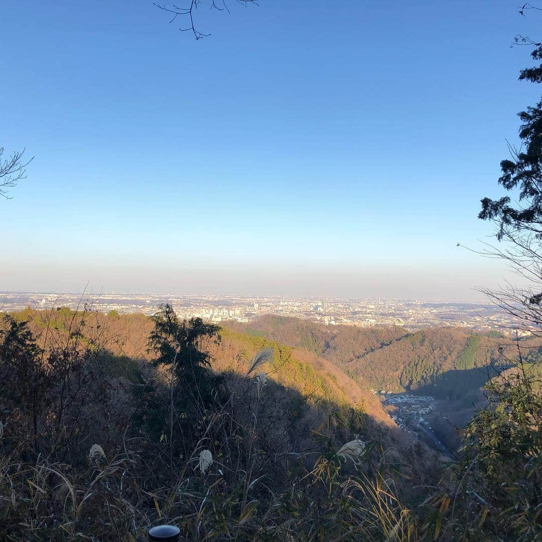 福山恵梨さんのインスタグラム写真 - (福山恵梨Instagram)「高尾山登ってきましたー！ ほどよい運動。笑  #高尾山 #登山 #おみくじは #大吉でした」1月4日 18時38分 - erigolferi