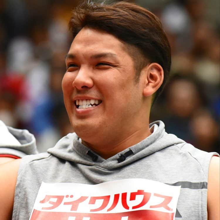 日本テレビ「バトルスタジアム」さんのインスタグラム写真 - (日本テレビ「バトルスタジアム」Instagram)「‪#山川穂高 選手に続いて、こちらも重量級 #ロッテ の #井上晴哉 選手です！ バトスタ初出場となった井上選手。 番組内ではこんな満面の笑みを見せてくれています！ 選手の楽しんでいる顔をたくさん見られるのもバトスタならではかも？ #バトスタ #バトルスタジアム ‬」1月4日 19時02分 - choproultra