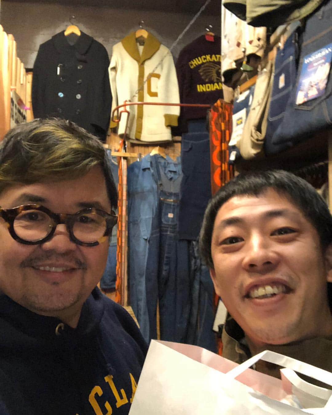 森田哲也さんのインスタグラム写真 - (森田哲也Instagram)「正月のルーティーンの一つ、今年もアメ村の古着屋『メッカ』さんへ。  今回もめっちゃええ感じのやつを何点かいかせていただきました。  大阪にお立ち寄りの際は是非！  #アメリカ村 #メッカ #最高の古着屋」1月4日 19時15分 - saraba_morita