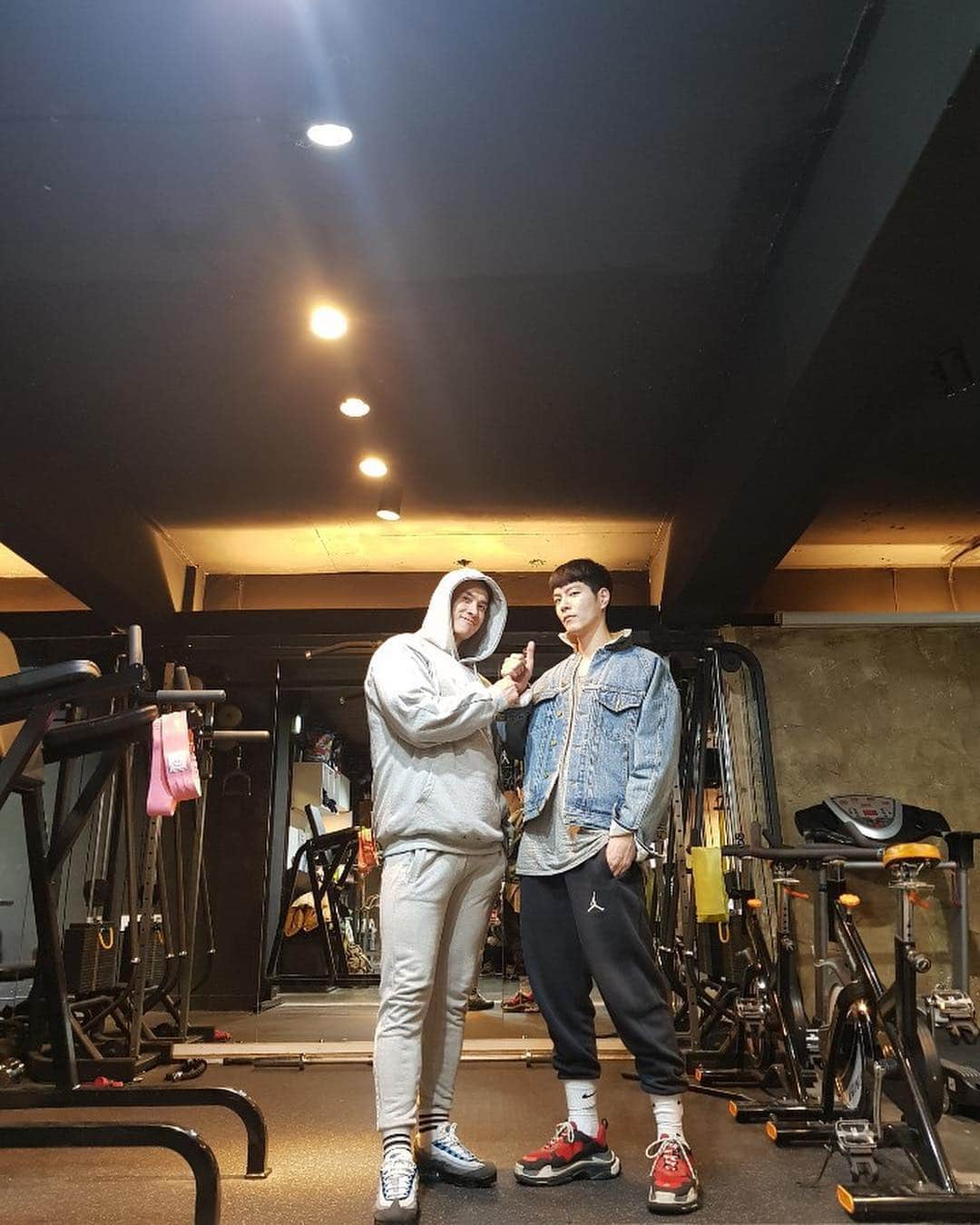 ホン・ジョンヒョンのインスタグラム：「좋은 친구이자 파트너 @seobody 건강합시다!🙋‍♂️」