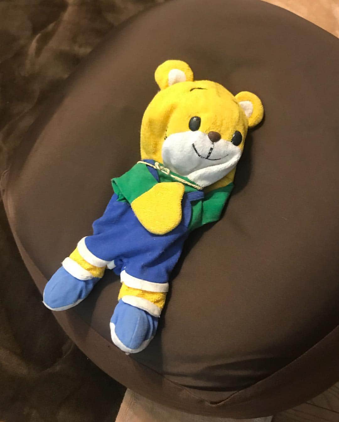 西本りみさんのインスタグラム写真 - (西本りみInstagram)「今日は実家で動画撮りました。 せっかくカメラ持って帰ってきたのに編集用のパソコン持って帰ってくるの忘れたので東京戻り次第編集するので少し後の投稿になりそうです。  画像は動画には全然関係ありません。 いとこが来た時に持って来てくれたタギロンっていうゲームです。 なんかめっちゃ面白かったから買おうか悩み中。  で、家族とご飯行って帰ってきたらしまじろうがやたらくつろいでた。  ではいっぱい書いたのでばいばい。  #で結局なにが言いたいのこの投稿 #特に理由はありません #タギロン #しまじろう #だれがしまじろう23歳や」1月4日 21時41分 - nishimotonfa
