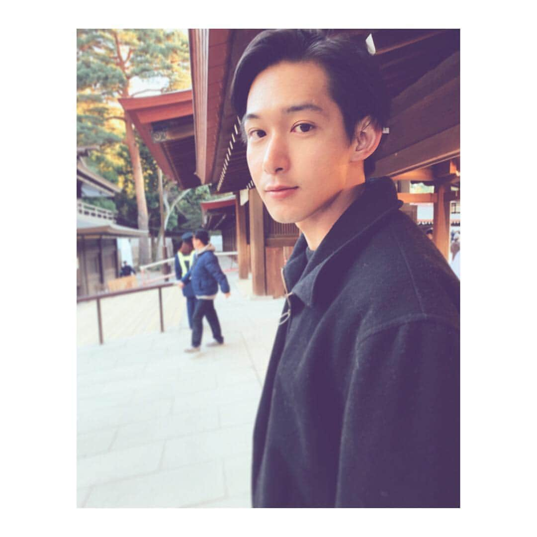 九内健太さんのインスタグラム写真 - (九内健太Instagram)「明けましておめでとうございます⛩  2019年は過去、途中で諦めた苦手な物事に再挑戦する一年にしたいと思います。  早速アボカドは克服してやったぜ。  #guitar #🎸 #sing #🎙 #tennis #🎾」1月4日 21時41分 - kunai_kenta