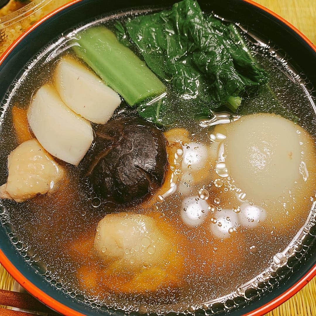 シルビア・グラブさんのインスタグラム写真 - (シルビア・グラブInstagram)「福岡の伴の字さんから届きました〜！お雑煮！ これで正月気分はラストかな？ 伴の字さん、ありがとうございます！ あご出汁、かつお菜…なかなか東京では味わえません^_^  そしてナウシカ観てます😁  #伴の字のお雑煮 #かつお菜 #あご出汁 #美味しい #風の谷のナウシカは名作」1月4日 21時51分 - sylviagrab717