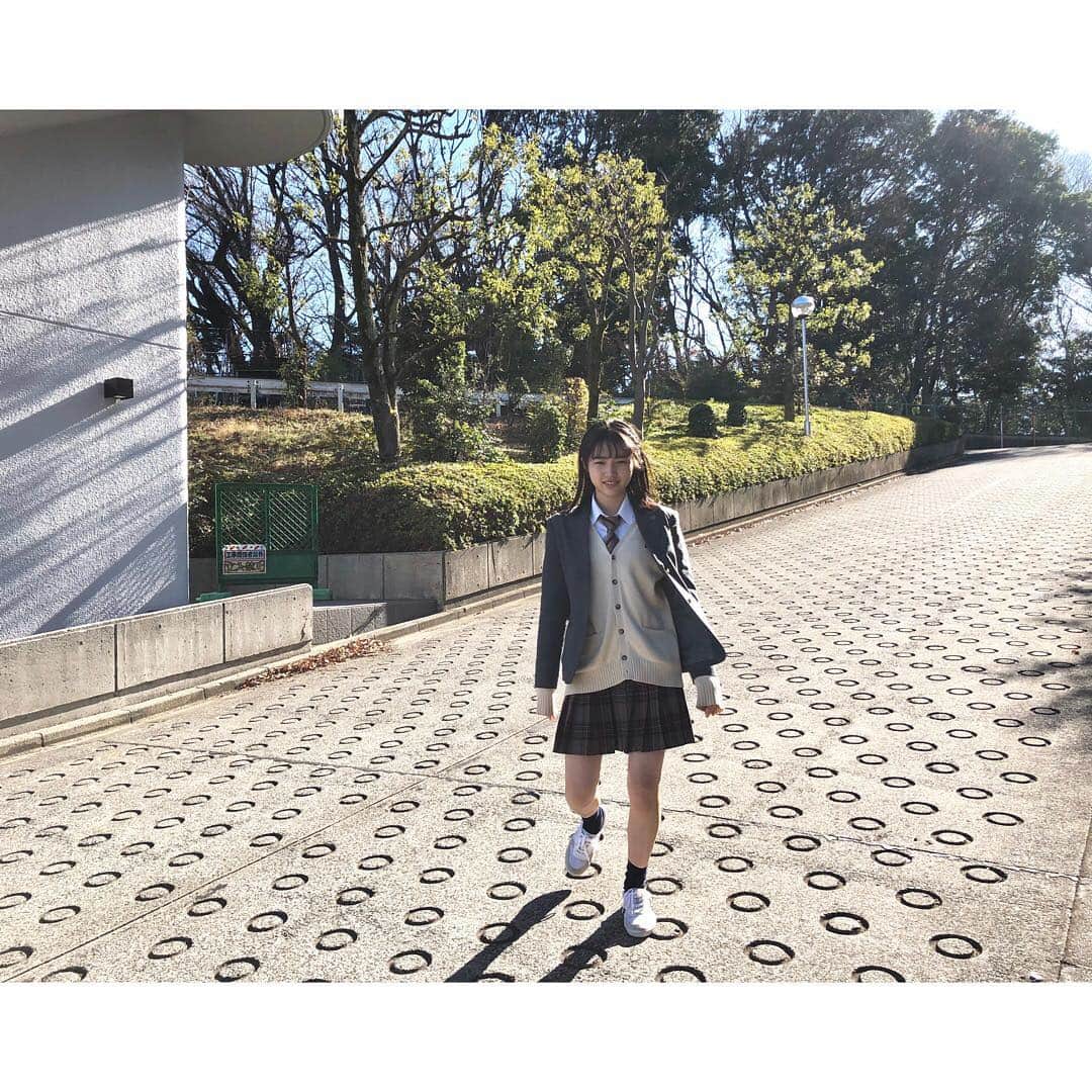 秋田汐梨さんのインスタグラム写真 - (秋田汐梨Instagram)「・ 今年も始まりました〜🕴 マネージャーさんが歩け、飛べと言うから。ふわぁ〜っと🕴笑 もうすぐ1話放送だ。。 #3A #3年A組」1月4日 23時14分 - shiori_akita319official