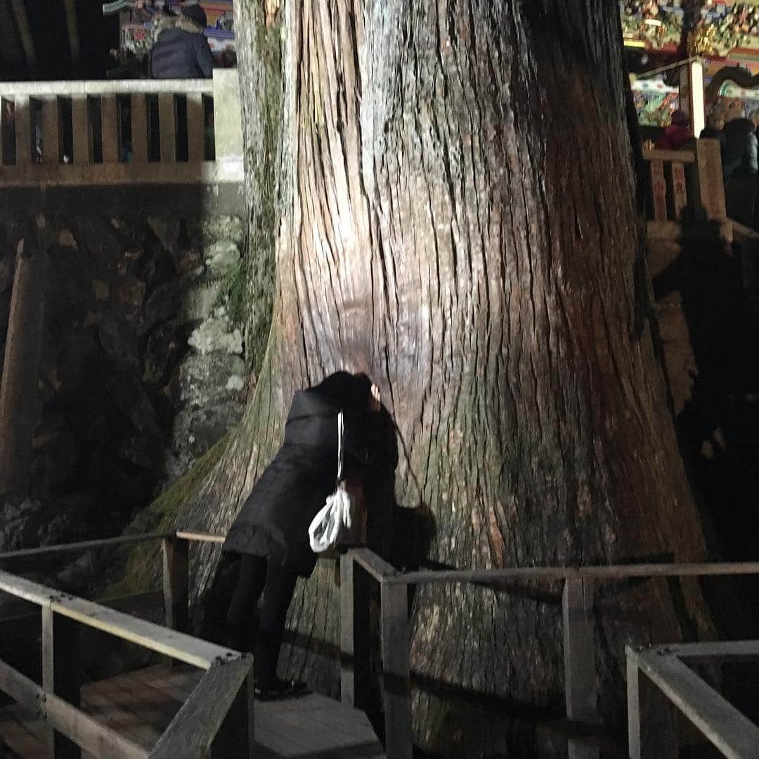 前野えまさんのインスタグラム写真 - (前野えまInstagram)「秩父の三峯神社に初詣に行きました。 片道6時間もかかったから、到着した時は夕日が見えてきました。 来るたびに圧倒的なパワーを感じます！ 今回もたくさんパワーチャージしました！  #三峯神社  #三峯神社奥宮  #初詣  #初詣2019  #秩父  #前野えま」1月5日 9時58分 - maeno_ema