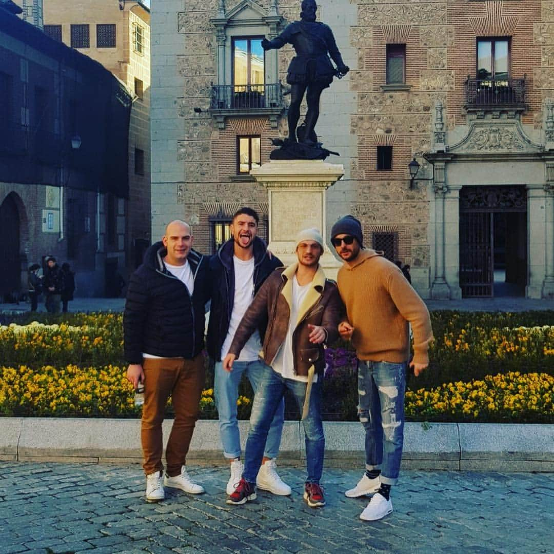 ルカ・アンテイさんのインスタグラム写真 - (ルカ・アンテイInstagram)「MADRID 🇪🇸 compagni di viaggio fantastici」1月5日 2時19分 - lucantei