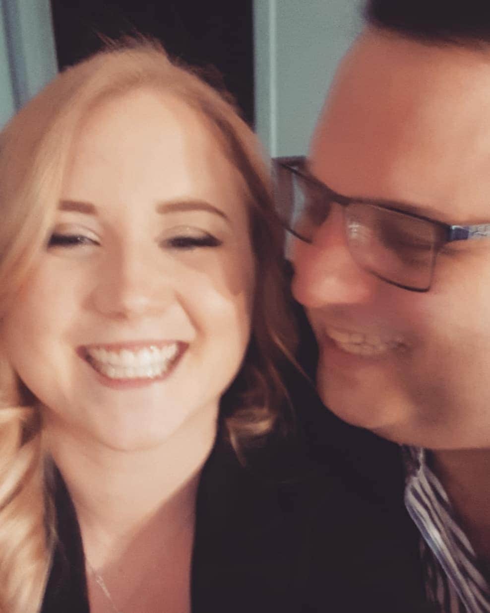 ジュリアン・セガンのインスタグラム：「La photo est peut-être flou, mais pas notre amour!  Papa❤  @segyves」