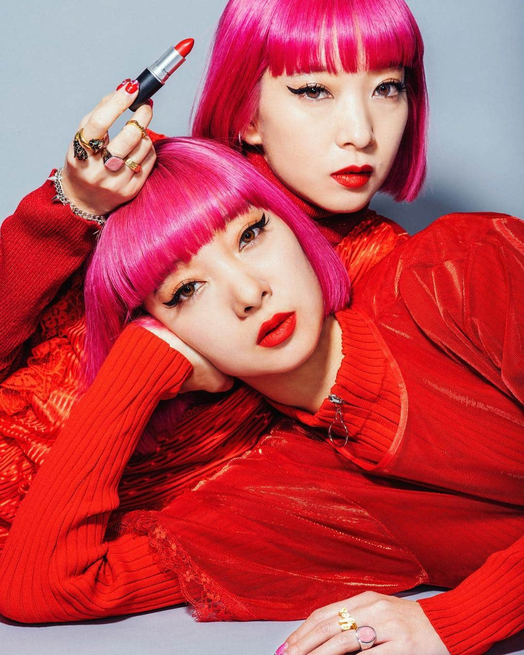 M∙A∙C Cosmetics Japanさんのインスタグラム写真 - (M∙A∙C Cosmetics JapanInstagram)「⠀ RUBY WOO TOKYOが赤リップを象徴とする“AMIAYA”とコラボレーション💄✨ ⠀ 絶妙に計算された青みがかった赤いリップスティックが、肌を明るく美しく魅せる❤️❤️ ⠀ #RubyWooTokyo ⠀ ⠀ MODEL: @amixxamiaya @ayaxxamiaya MAKE: @rumikoikedaharrismakeup @mac_ryoko PHOTO: @takaki_iwata ART DIRECT: @aiaizm ⠀ ⠀ ⠀ ⠀ ⠀ #MACCosmeticsJapan #MACコスメ #MACCosmetics  #MAC #コスメ #メイク  #リップ #リップスティック #赤リップ #ルビーウートーキョー #OnlyInJapan #Tokyo #Lipstick #MACリップ」1月5日 18時02分 - maccosmeticsjapan