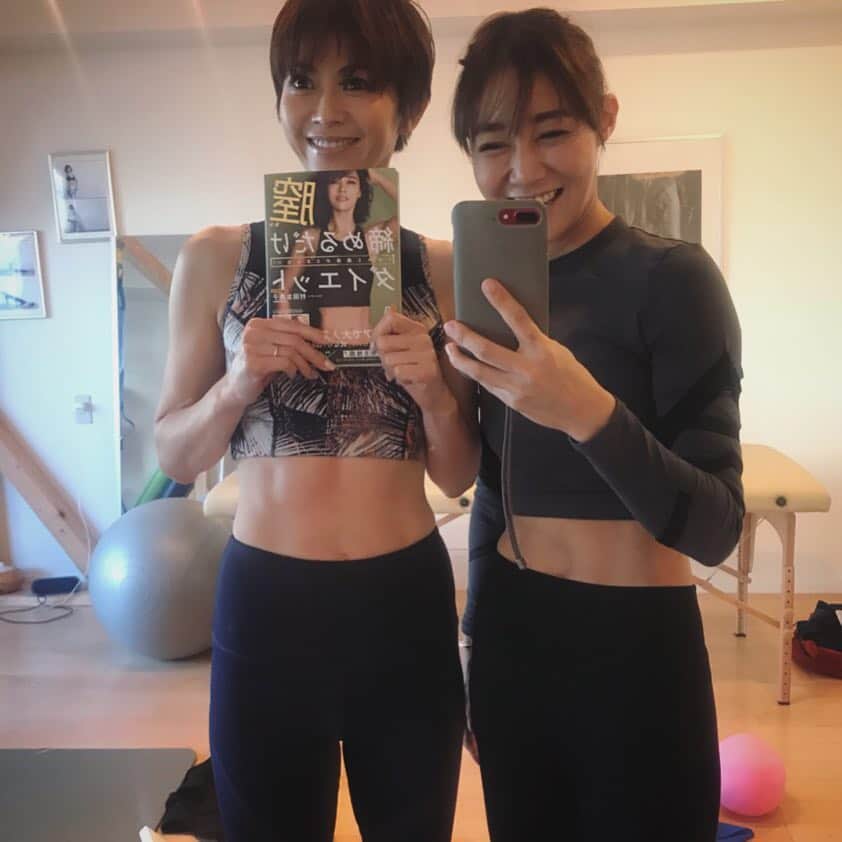 畑野ひろ子のインスタグラム：「今年一回目の、@yumicorebody 。 私の今年の課題は、腸腰筋と背骨。  #yumicorebody #膣締めるだけダイエット」