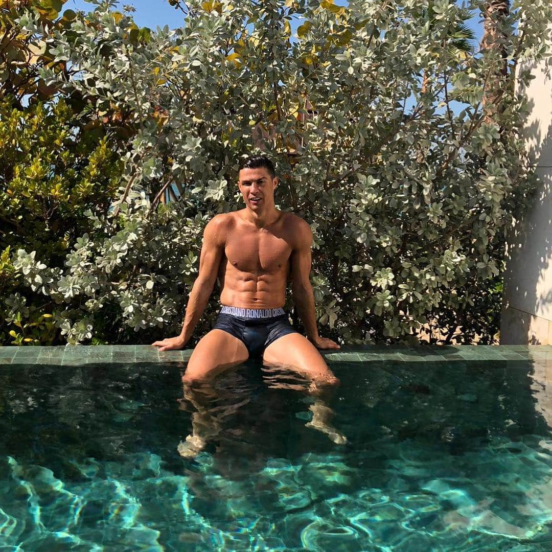 クリスティアーノ・ロナウドさんのインスタグラム写真 - (クリスティアーノ・ロナウドInstagram)「Sem filtro 😎」1月5日 18時41分 - cristiano