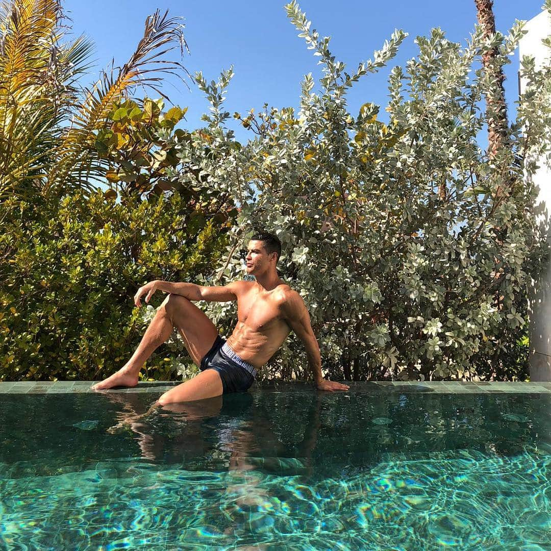 クリスティアーノ・ロナウドさんのインスタグラム写真 - (クリスティアーノ・ロナウドInstagram)「Sem filtro 😎」1月5日 18時41分 - cristiano