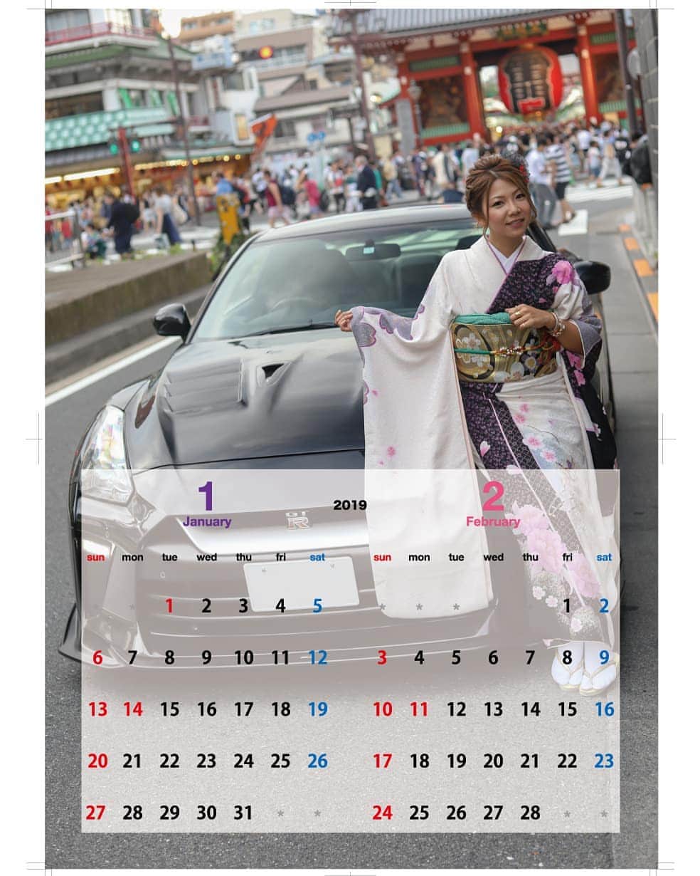 ゆき（メカドル）さんのインスタグラム写真 - (ゆき（メカドル）Instagram)「* 新年の挨拶は オートサロンで 致しましょう♥️♥️♥️ カレンダー作りました！ 是非買って下さい(^^) 特別に1月2月公開！ 待ち受けにしましょうw #メカドル #整備士 #女性整備士 #35 #r35 #gtr #gtr35 #日産  #東京 #浅草 #雷門」1月5日 10時42分 - mechadol_yuki