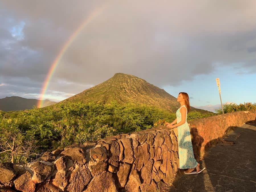 市原彩花さんのインスタグラム写真 - (市原彩花Instagram)「ハワイではダブルレインボーが見れたよ🌈🌈✨ いつかまん丸な虹も見てみたいな🙆‍♀️🌈 #hawaii#ハワイ#ハワイ旅行#海外旅行#旅行#trip#rainbow#虹#doublerainbow#ダブルレインボー #あーちゃんの海外シリーズ #あーちゃんハワイ」1月5日 11時12分 - ayaka_ichihara