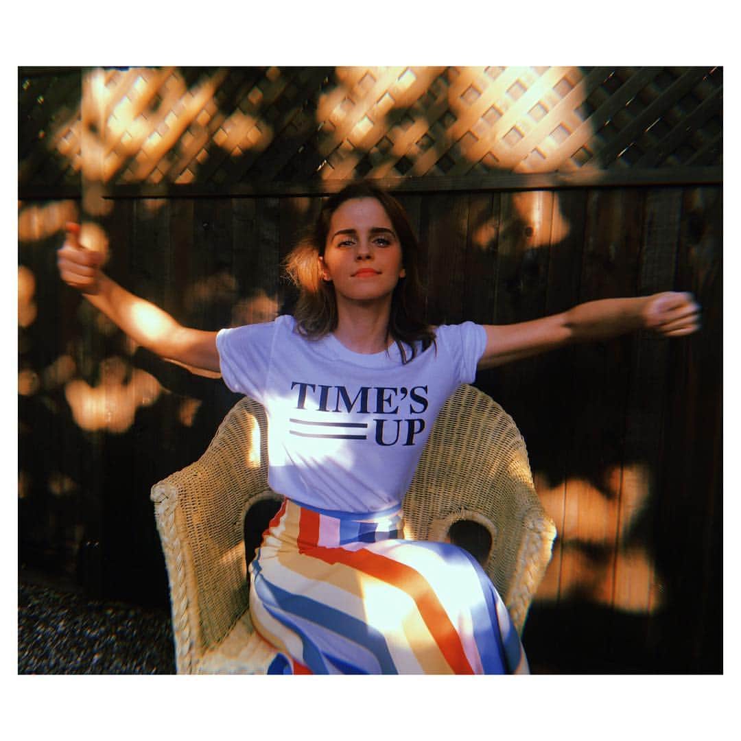 エマ・ワトソンのインスタグラム：「Thank you to everyone who has been part of TIME'S UP over the past year. 💗 From my sisters in the film industry to the activists and campaigners around the world who have supported us, I've been so inspired by the way people have reached out to each other, shared experiences and advice, and organised together as part of this movement for change. 🌍 Gender equality can only become a reality if we harness the transformative power of solidarity across professions and across borders. ⠀⠀⠀⠀⠀⠀⠀⠀⠀ There’s still a long way to go, but the achievements so far make me optimistic for a fairer future. 2018 was just the beginning. 💪🏻 ⠀⠀⠀⠀⠀⠀⠀⠀⠀ 🎉 See link in bio for some reflections on the journey of Time’s Up that I shared with @cnn.」
