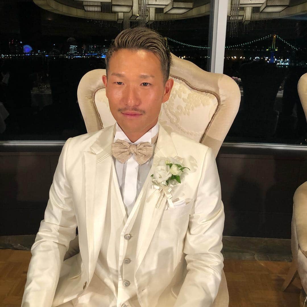 鈴木武蔵さんのインスタグラム写真 - (鈴木武蔵Instagram)「あけましておめでとうございます。今年は北海道コンサドーレ札幌の鈴木武蔵としてよろしくお願いします。 先日は小泉慶の素敵な結婚式に出席できて良かったです。両親だけでなくお嫁さん、沢山の友達に愛されてる事がわかりました。末永くお幸せに。 #元新潟組#懐かしい#みんな変わってない#ハーフトリオ#みんなこの3ショット見たかったんじゃないかな#オリンピック#バックアップメンバー#懐かしい思い出#それぞれ頑張ろう  #北海道コンサドーレ札幌」1月5日 11時43分 - musatoro0211