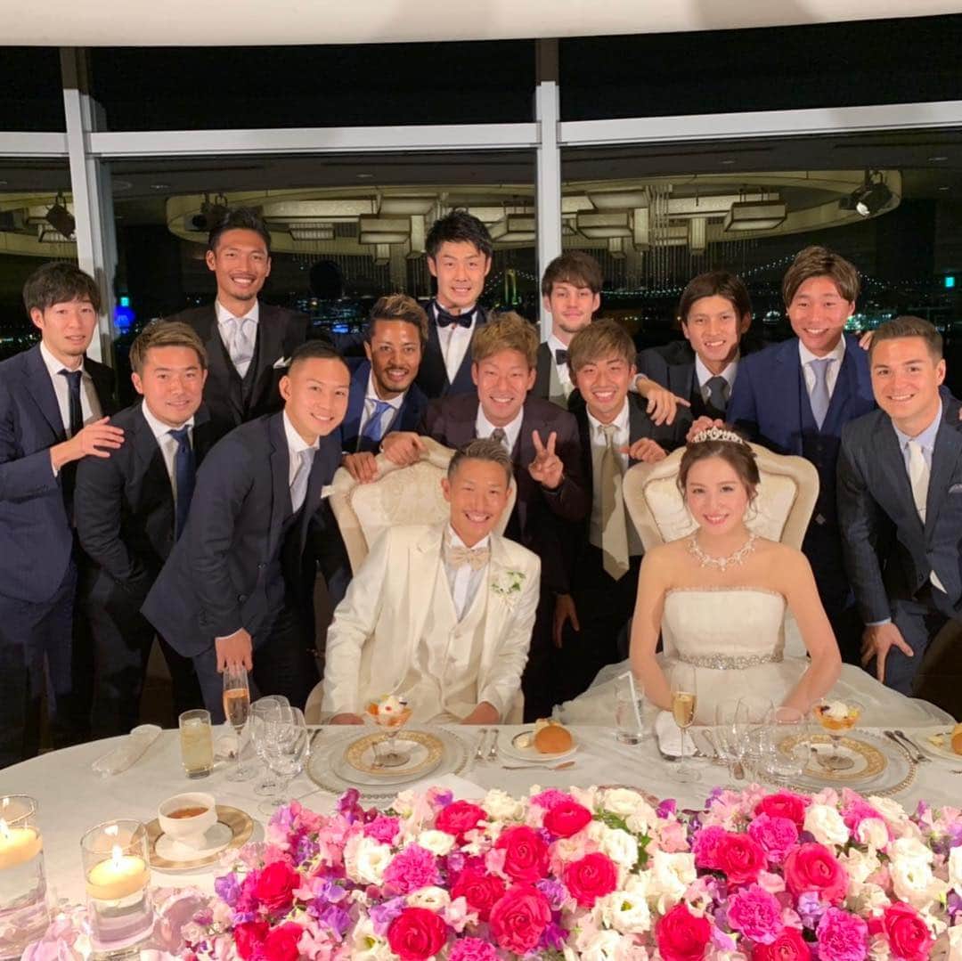 鈴木武蔵さんのインスタグラム写真 鈴木武蔵instagram あけましておめでとうございます 今年は北海道コンサドーレ札幌の鈴木武蔵としてよろしくお願いします 先日は小泉慶の素敵な結婚式に出席できて良かったです 両親だけでなくお嫁さん 沢山の友達に愛され