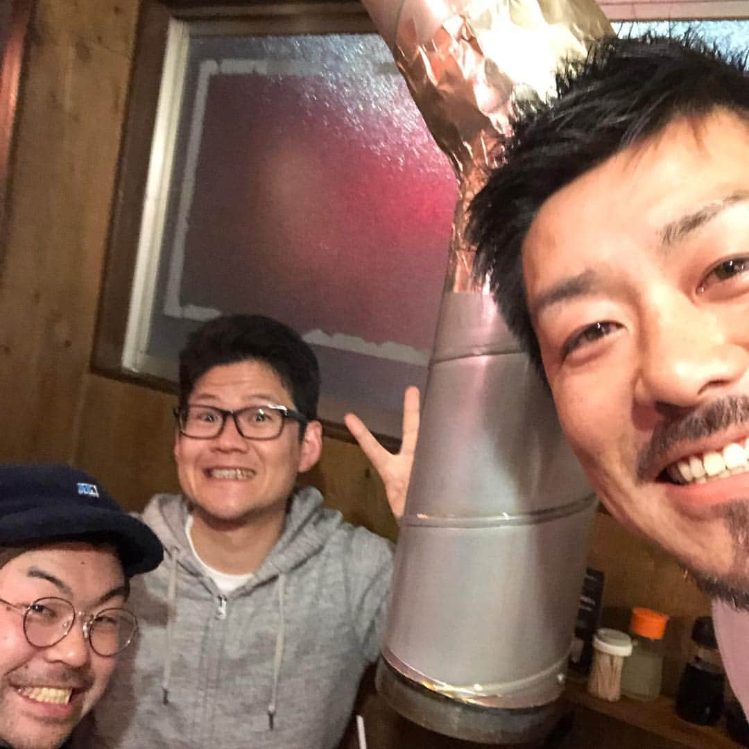 黒羽根利規さんのインスタグラム写真 - (黒羽根利規Instagram)「昨日は安定の地元飲み🍺 2人とも小学校の時からの友達でずっと仲良しこよしでやってます（笑） #バネフレーム #幼なじみ #安定感 #中学の先輩が #やってる店 #いっしん」1月5日 11時44分 - toshiki_k42