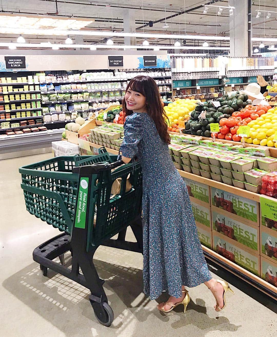 西川瑞希（みずきてぃ）さんのインスタグラム写真 - (西川瑞希（みずきてぃ）Instagram)「オーガニックアイテムがいっぱい🍍の、Whole Foods Marketにきたよ☺︎ホテルでお料理しようと思って食品やらやらを買ってきましたー！だいすきなフルーツ🍒もお野菜🥕もいっぱいで嬉しい〜// . #wholefoodsmarket #organic #fruits #vegetable #Honolulu #hawaii #cheriemona #ss #ホールフーズマーケット #ホノルル #ハワイ」1月5日 12時57分 - mizuki_nishikawa_