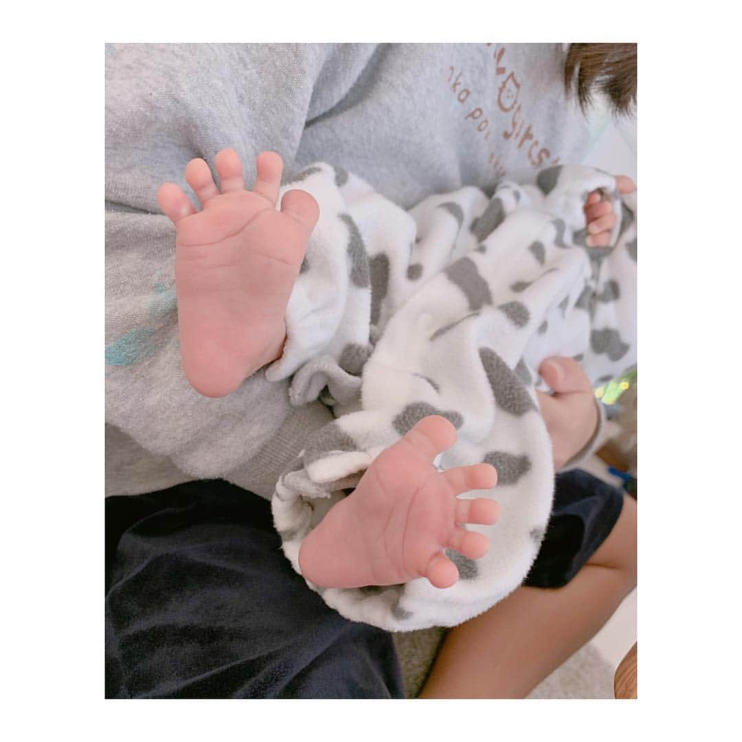 辻希美さんのインスタグラム写真 - (辻希美Instagram)「幸空しゃん生後４週間👶💕 ※一ヵ月って書いちゃったけど４週間 手形🤚足形🦶ペタンッ❤️したよ(｡◕ ∀ ◕｡)💕💕" #幸空 #生後4週間  #後3日 で #生後1ヵ月 #手形#足形 #まだまだ小さい #でも大きくなったよ #ズッシリ感 #左腕筋肉痛 #可愛いから許す」1月5日 13時25分 - tsujinozomi_official