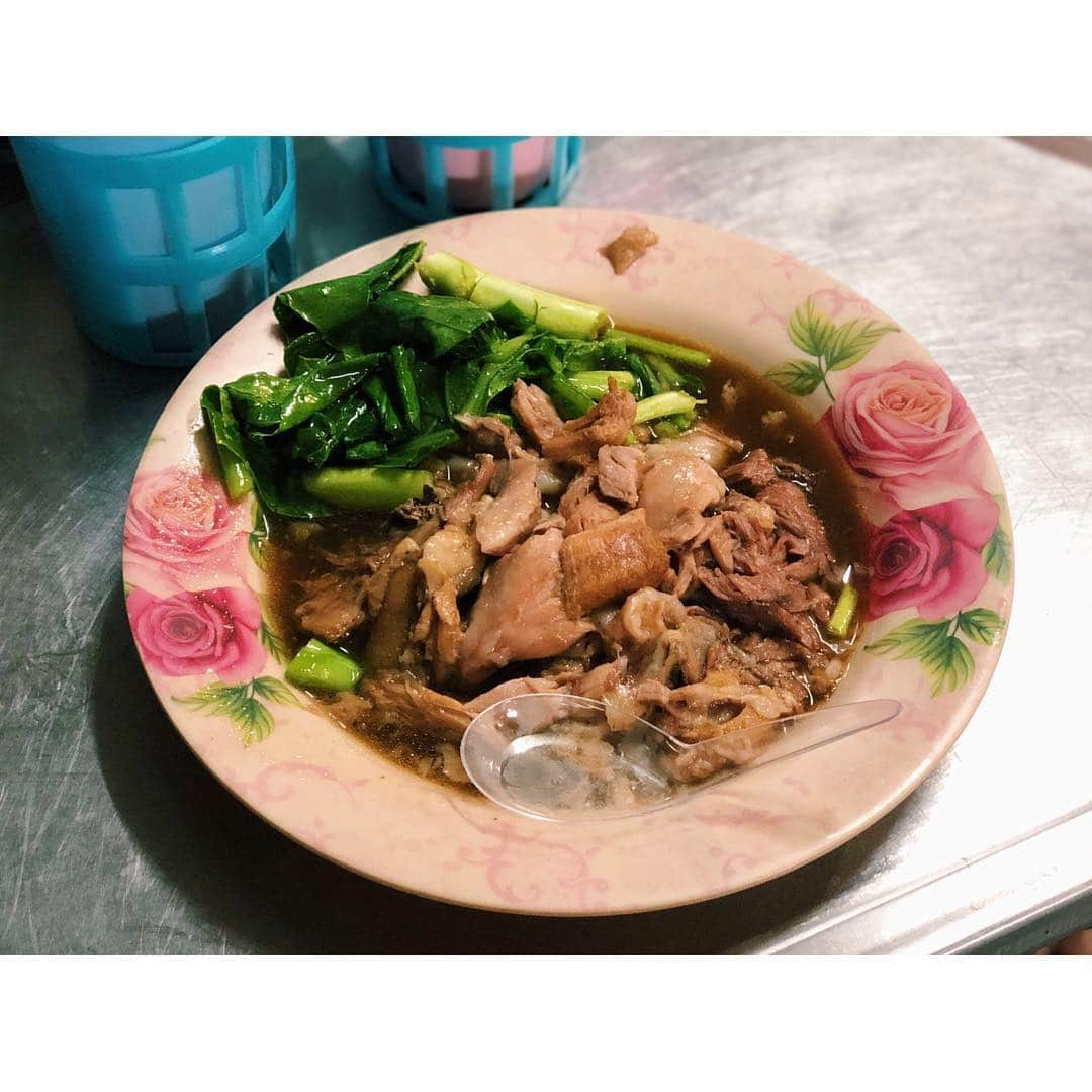 的場絢香さんのインスタグラム写真 - (的場絢香Instagram)「#20190103﻿ ﻿ LOVE THAIFOOD ❤︎﻿ ﻿ 毎日食べた大好きなマンゴー、 プーパッポンカリー、タイスキ、﻿ ガパオ、豚足の煮込んだやつ、﻿ ラムのマッサンカレー！！ ぜーーんぶ美味しかった♩﻿ ﻿ 2度目のBangkokも満喫！﻿ 楽しかった〜〜！﻿ コップンカー🙏🏻❣️﻿ ﻿ Thank you,Bangkok🇹🇭!!﻿ ﻿ ____________________________ #マトバの海外旅行記 #🇹🇭 #タイ #バンコク #タイ料理 #thailand #bangkok #bkk #thaifood #yummy 🥭#MANGOTANGO 🦀#somboonseafood 🍲#COCArestaurant 🍛#patarathaifinecuisine」1月5日 19時37分 - ayaka_matoba