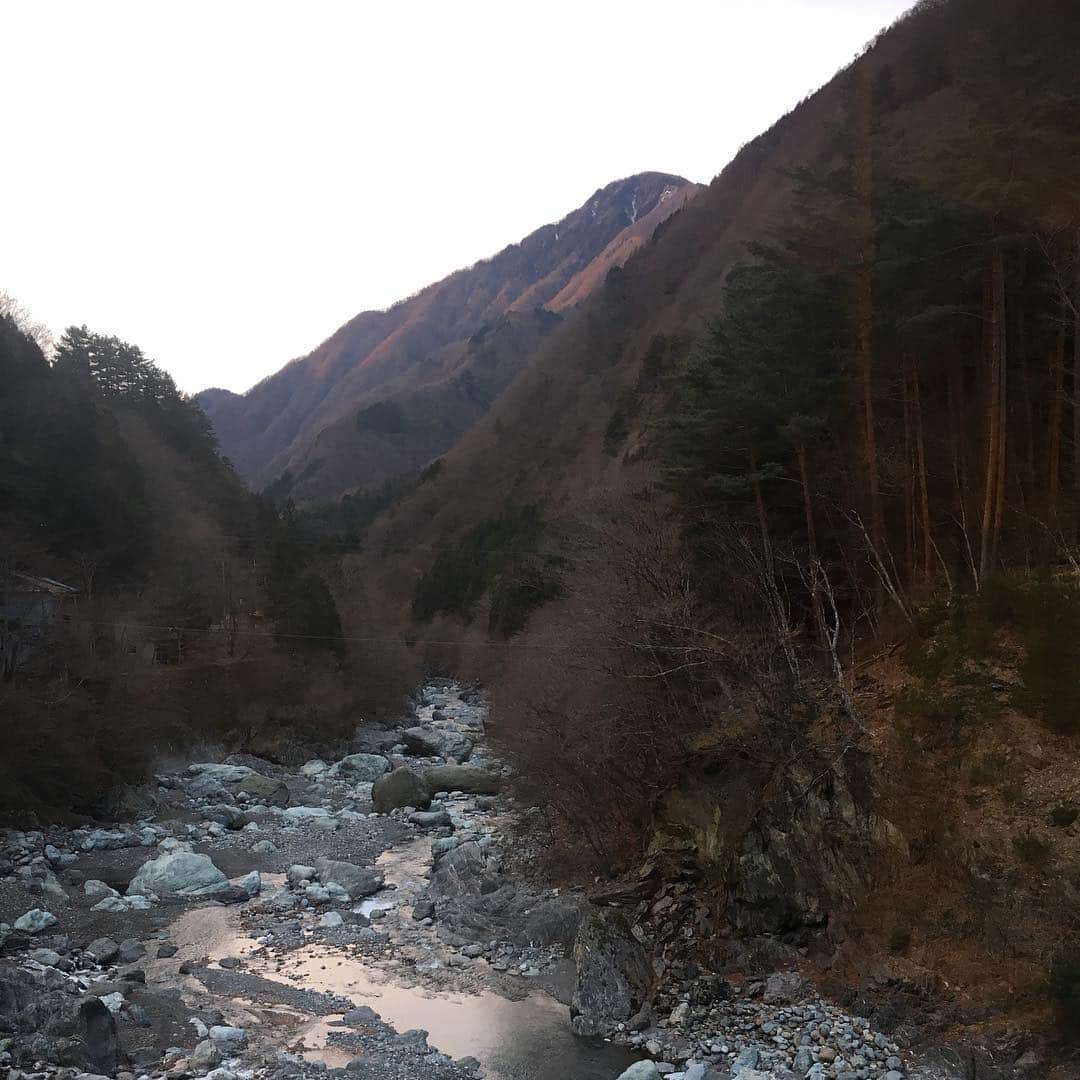 矢沢心さんのインスタグラム写真 - (矢沢心Instagram)「2019年♡ 宜しくお願い致します(*´꒳`*) 風邪やインフルエンザが流行っていますがいかがお過ごしですか  わが家は年末から少しゆっくりふらふらとしていて癒されてきました 冬のこの時期大好きな山梨県や静岡県へ行ってパワーをもらってきました☺︎ やっぱり富士山は素晴らしい✨  良い年をお迎えのことと思いますが 皆さまにとって2019年が良い年になりますように✨✨✨ #2019年 #富士山」1月5日 16時20分 - yazawashin.official