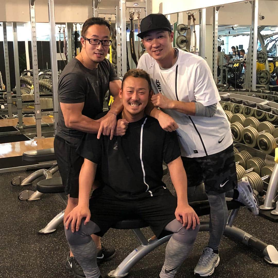 中田翔さんのインスタグラム写真 - (中田翔Instagram)「今日からトレーニング開始しました！！先輩から技術を沢山学んでさらにレベルアップしたいと思います！！きついトレーニングも自分のためと思って頑張ります！！皆さん今年も宜しくお願いします🤲 #西岡剛#秀島トレーナー#中田翔」1月5日 19時53分 - shonakata_official