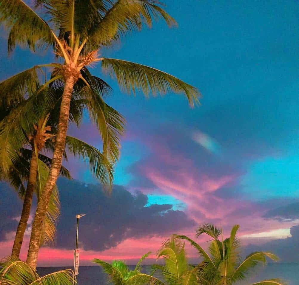須田アンナさんのインスタグラム写真 - (須田アンナInstagram)「. "Boracay"🌻🇵🇭 ボラカイ島はフィリピンの 中心部にある小さな島:) 空が色んな表情を見せてくれるの🥺 いっぱい写真撮ってるから mobileにも沢山アップするね♡ #FamilyTime  #アンエンユリの冬休み」1月5日 20時25分 - annastagram.official