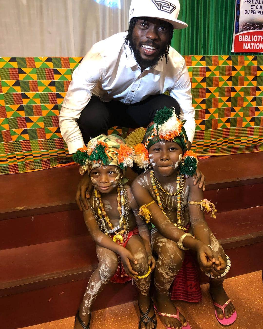 のインスタグラム：「Je m’appel YAO Kouassi Gervais Je suis Degha  Je viens du Zanzan Je suis Ivoirien 🇨🇮 ________________________________________________________________________________________________________ #fierdemonpays #cotedivoire #team225 #jeSuisivoirien #like #picoftheday #zanzan #father #mother #tradition #africa #love  #insta #ivorycoast #culture #proud #happyday #children #TuEsDeQuelleRegion ? #happynewyear #2019」