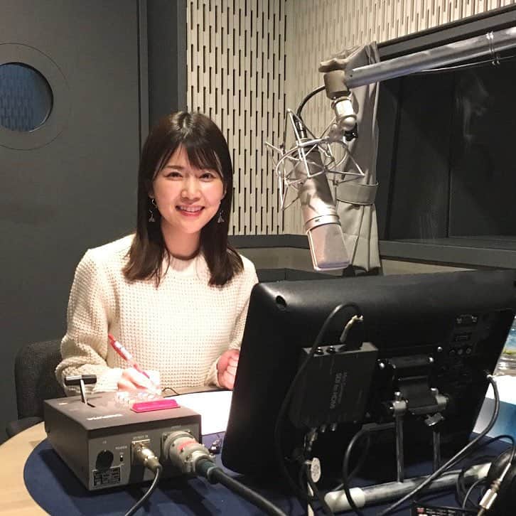 フジテレビアナウンサーのインスタグラム：「明けましておめでとうございます。 わたしは皇室ご一家のナレーションで仕事始めをしてきました。 そして、1／6放送のザ・ノンフィクションでナレーション担当しています！人気シリーズ「マキさんの老後」ぜひご覧ください〜☺️ 今年もよろしくお願い致します🎍  #フジテレビアナウンサー #竹内友佳 #ザノンフィクション」