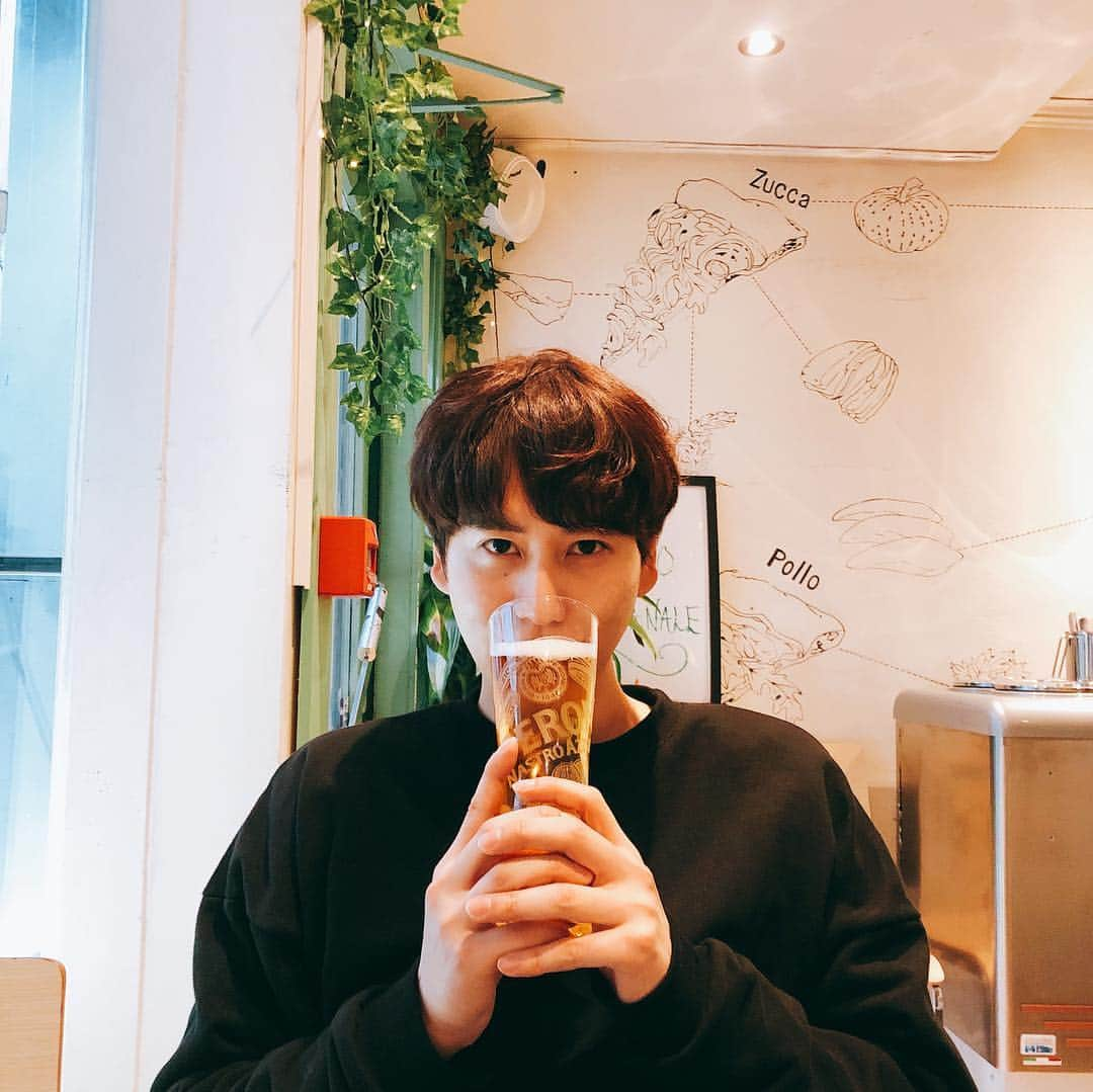 キュヒョンさんのインスタグラム写真 - (キュヒョンInstagram)「Happy new year^^ 이제 삼땡규33 #려욱아난너에게취해 #술땜에취하는게아니야 #라이브신갓령구 #드디어2019 #옛날사진」1月5日 21時20分 - gyuram88