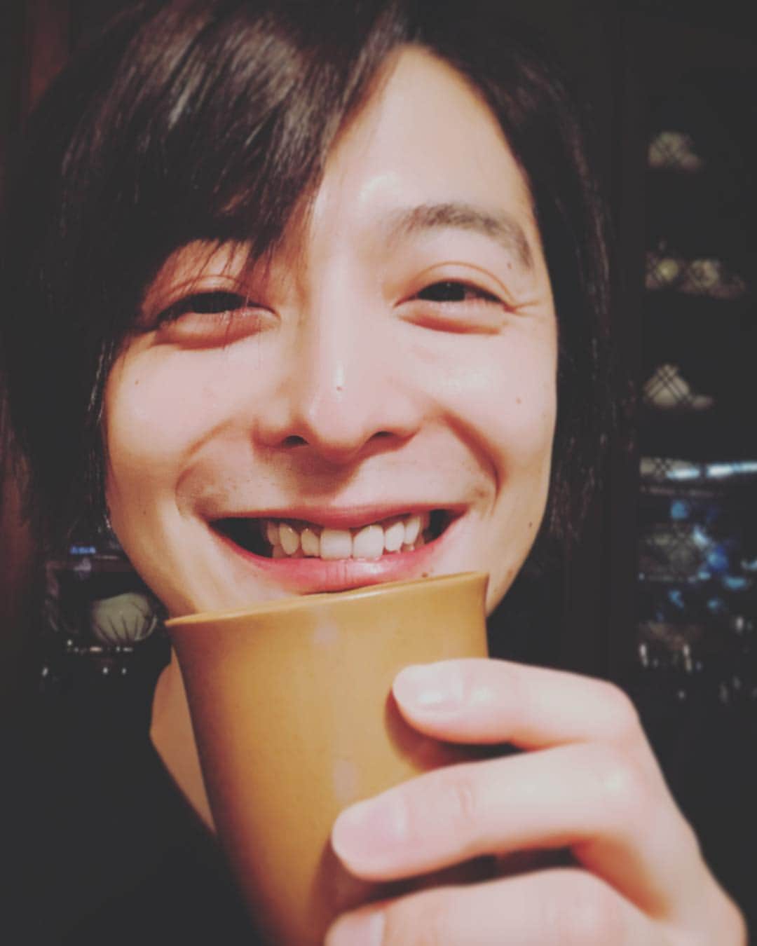 小池徹平さんのインスタグラム写真 - (小池徹平Instagram)「33歳になりましたー。 酔っ払いなう小池です。 友達のお家にて祝ってもらっておりますよー。 そして、遅れましたが明けましておめでとうございます。 今年もよろしくお願いしますねー。 #祝33」1月5日 21時24分 - teppei.koike_official