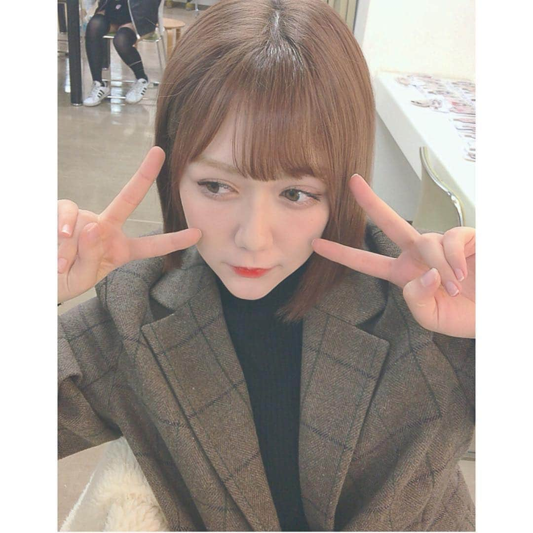 村重杏奈さんのインスタグラム写真 - (村重杏奈Instagram)「この日はCDTV終わりで ほぼ寝ずに福岡帰って福袋イベントに参加したので二重がなかなか不調。 睡眠って大事だと気付かされた☀️ 寝る暇もないくらい忙しい人で可愛いを保ってる人凄い。 村重もがんばろー☺︎ #睡眠時間普通にある #なんなら多いくらい」1月5日 21時54分 - hktanna4848